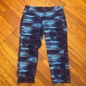 Old Navy Capri leggings. Size large. Blue , purple and white